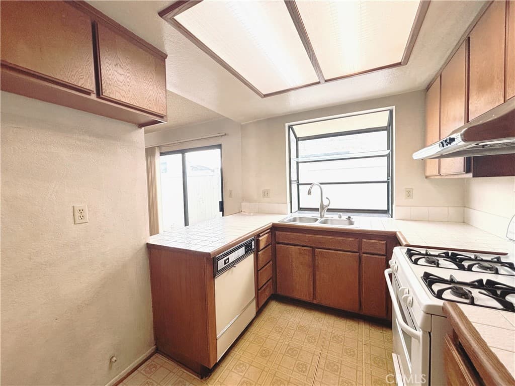 Condo at 13507 Tracy Street B, Baldwin Park — photo 8 of 12