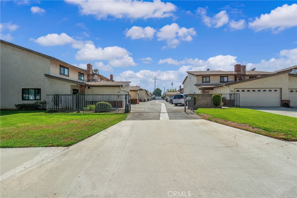 Townhouse at 406 Genoa Street B, Monrovia — photo 1 of 12