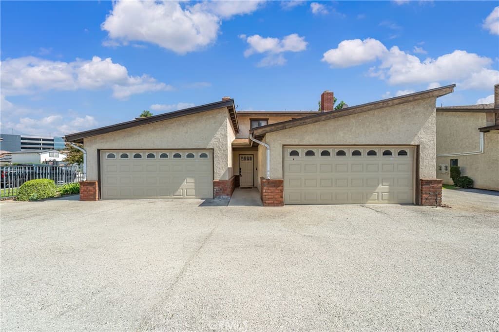 Townhouse at 406 Genoa Street B, Monrovia — photo 2 of 12