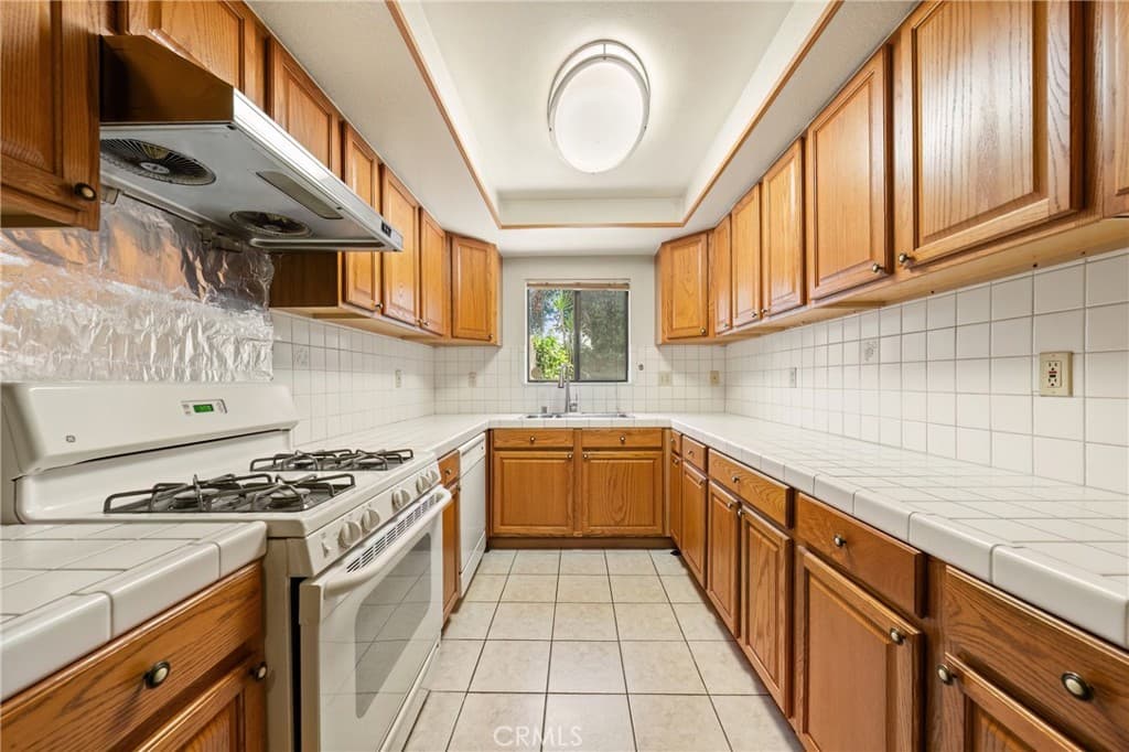Townhouse at 406 Genoa Street B, Monrovia — photo 11 of 12