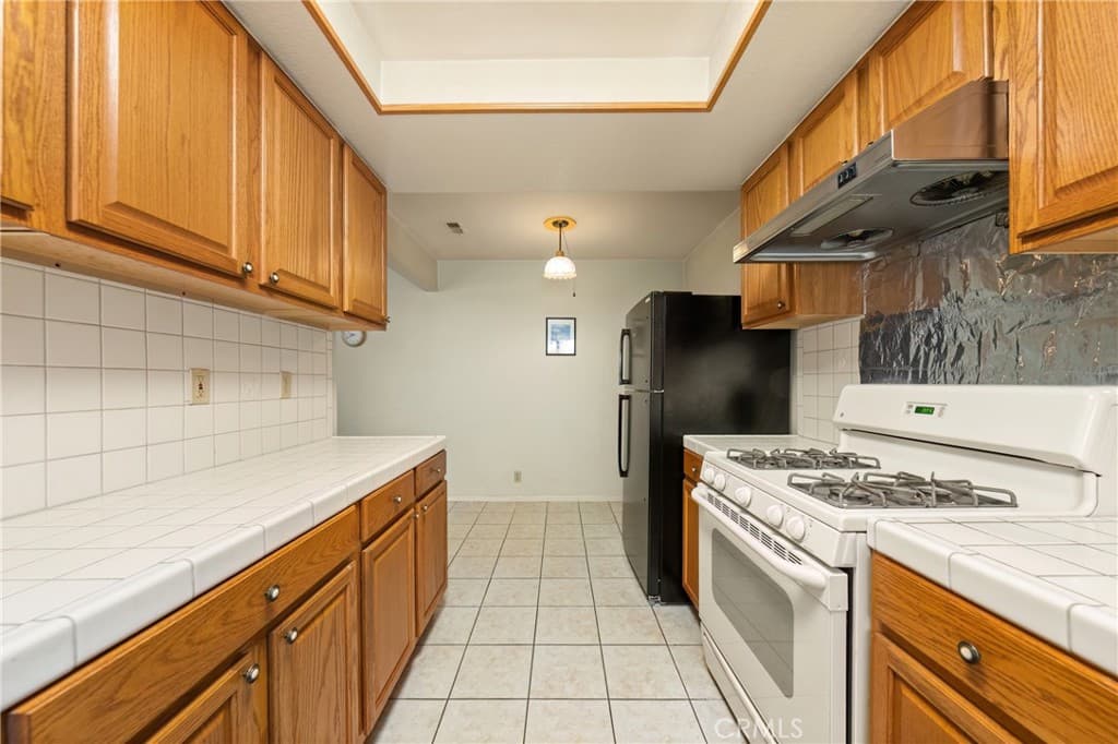 Townhouse at 406 Genoa Street B, Monrovia — photo 12 of 12