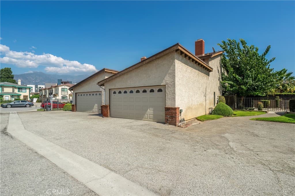 Townhouse at 406 Genoa Street B, Monrovia — photo 3 of 12