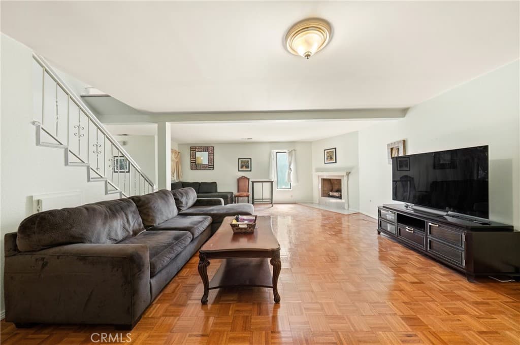 Townhouse at 406 Genoa Street B, Monrovia — photo 5 of 12