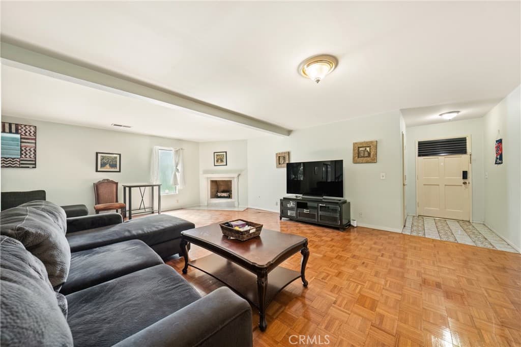 Townhouse at 406 Genoa Street B, Monrovia — photo 6 of 12