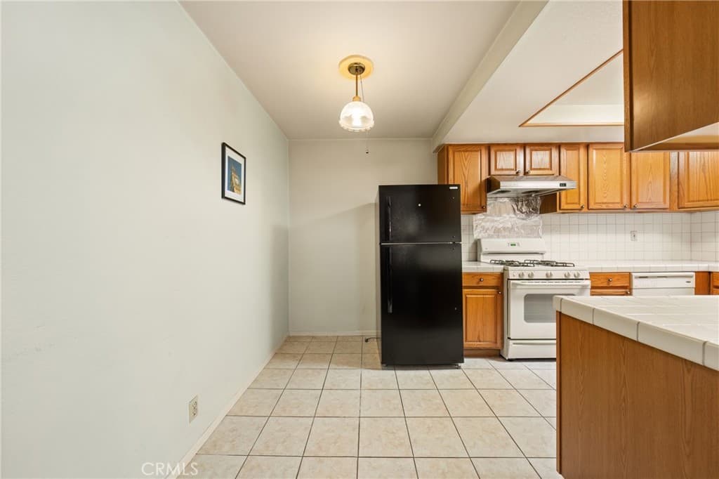 Townhouse at 406 Genoa Street B, Monrovia — photo 10 of 12