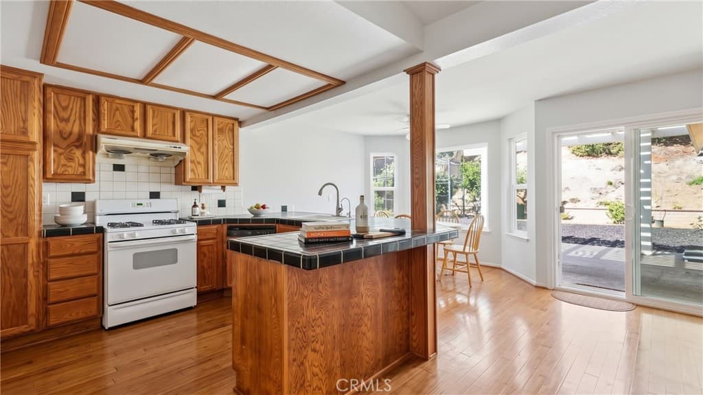 Home at 5 Sagebrush, Pomona — photo 2 of 12