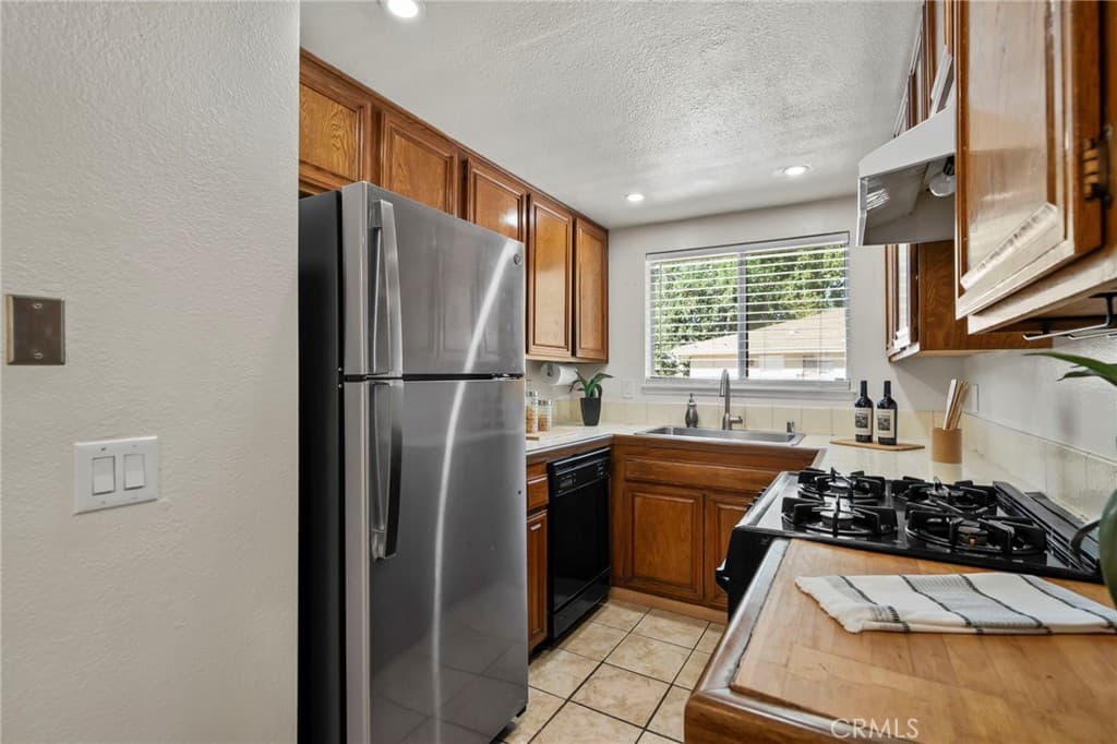 Condo at 3125 N White Avenue 4, La Verne — photo 6 of 12