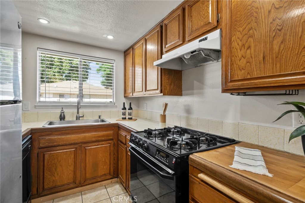 Condo at 3125 N White Avenue 4, La Verne — photo 7 of 12