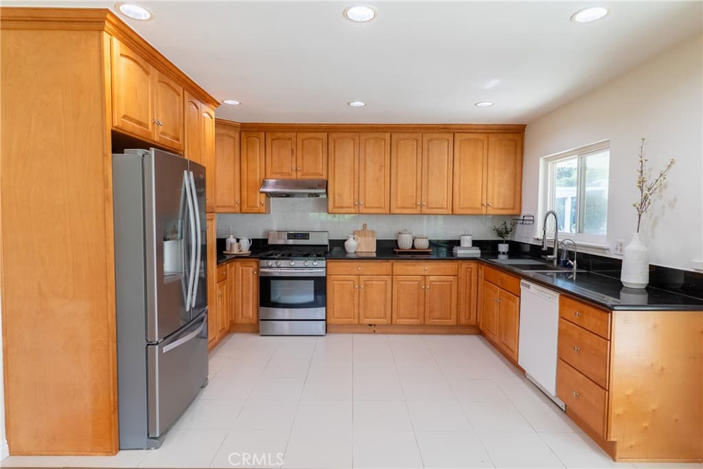 Home at 23718 Meadow Falls, Diamond Bar — photo 10 of 12