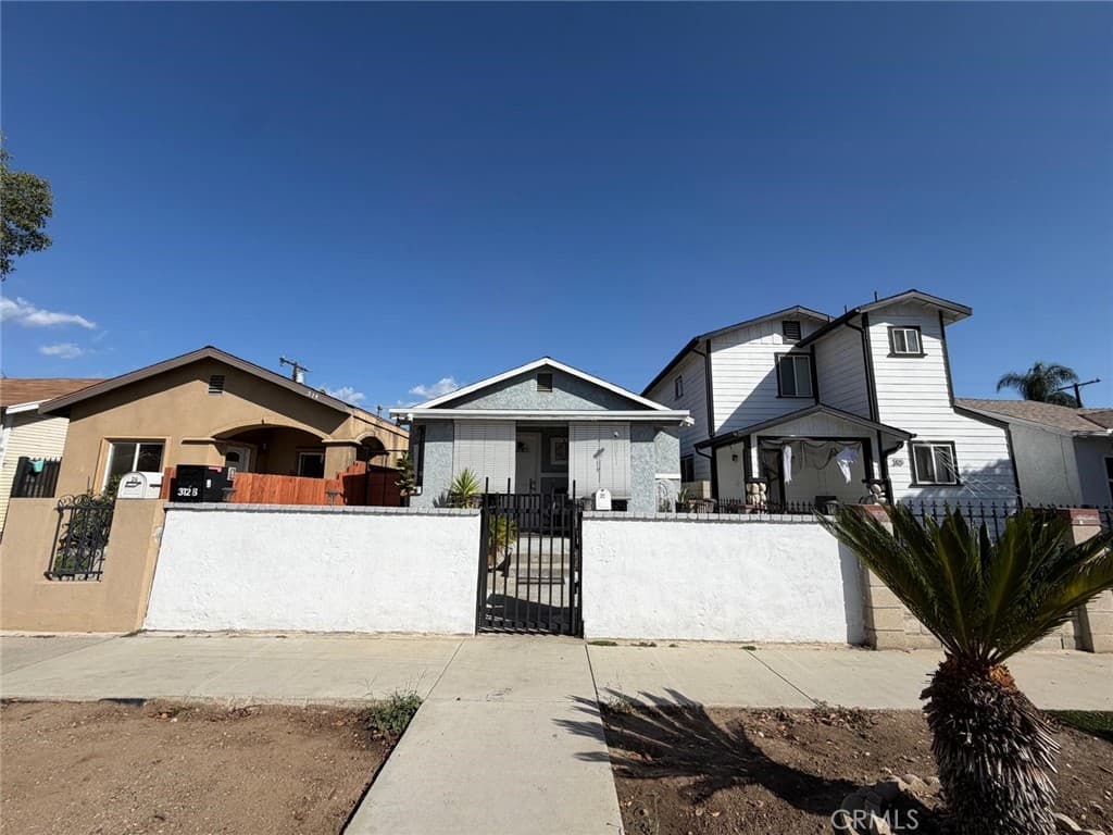 Home at 312 N Pasadena, Azusa — photo 4 of 12