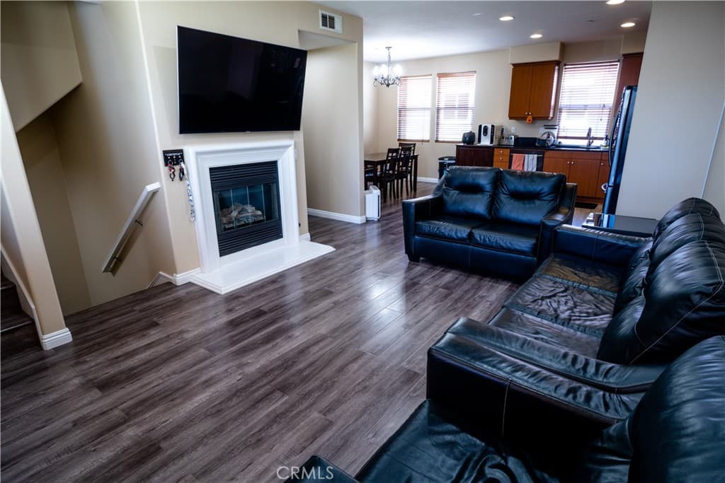 Townhouse at 216 W Merlot Drive, Covina — photo 4 of 12