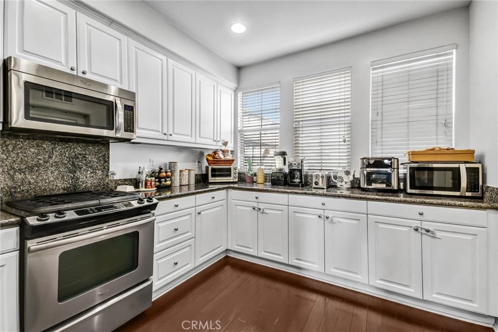 Condo at 827 E Promenade E, Azusa — photo 11 of 12