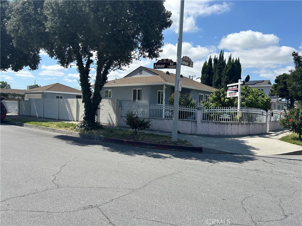 Home at 882 Tamar, La Puente — photo 3 of 12