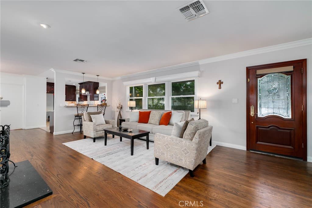 Home at 307 11th, Azusa — photo 4 of 12