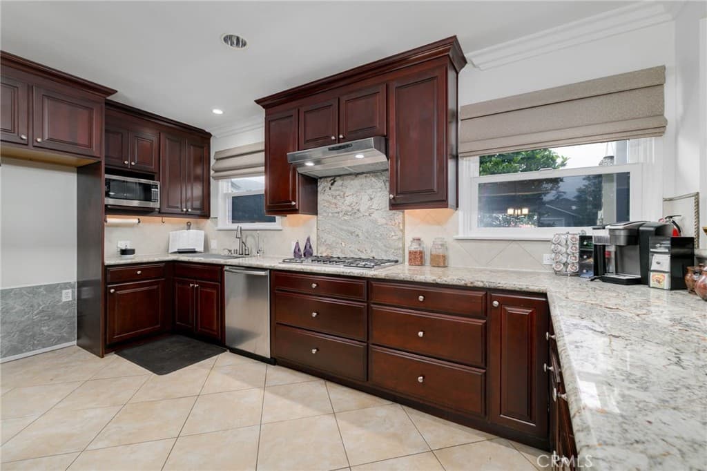 Home at 307 11th, Azusa — photo 8 of 12