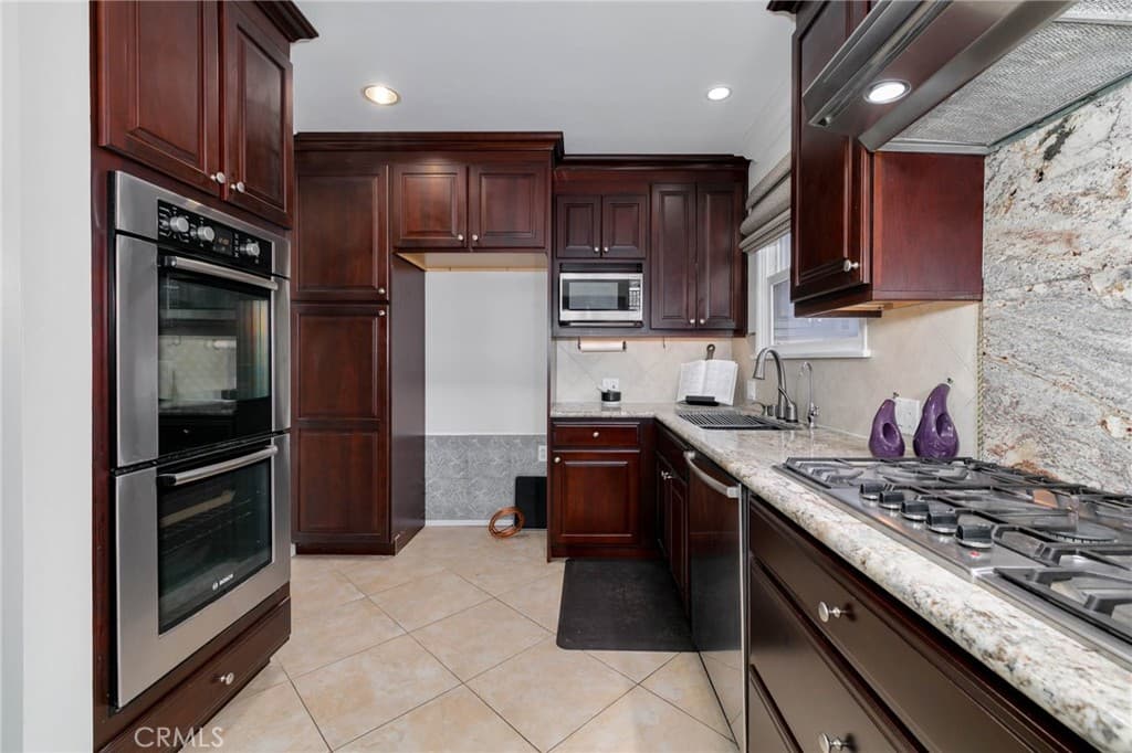 Home at 307 11th, Azusa — photo 9 of 12