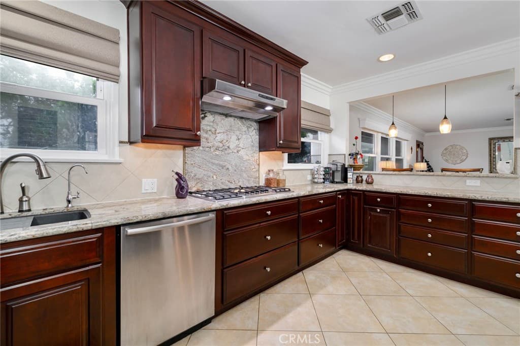 Home at 307 11th, Azusa — photo 10 of 12