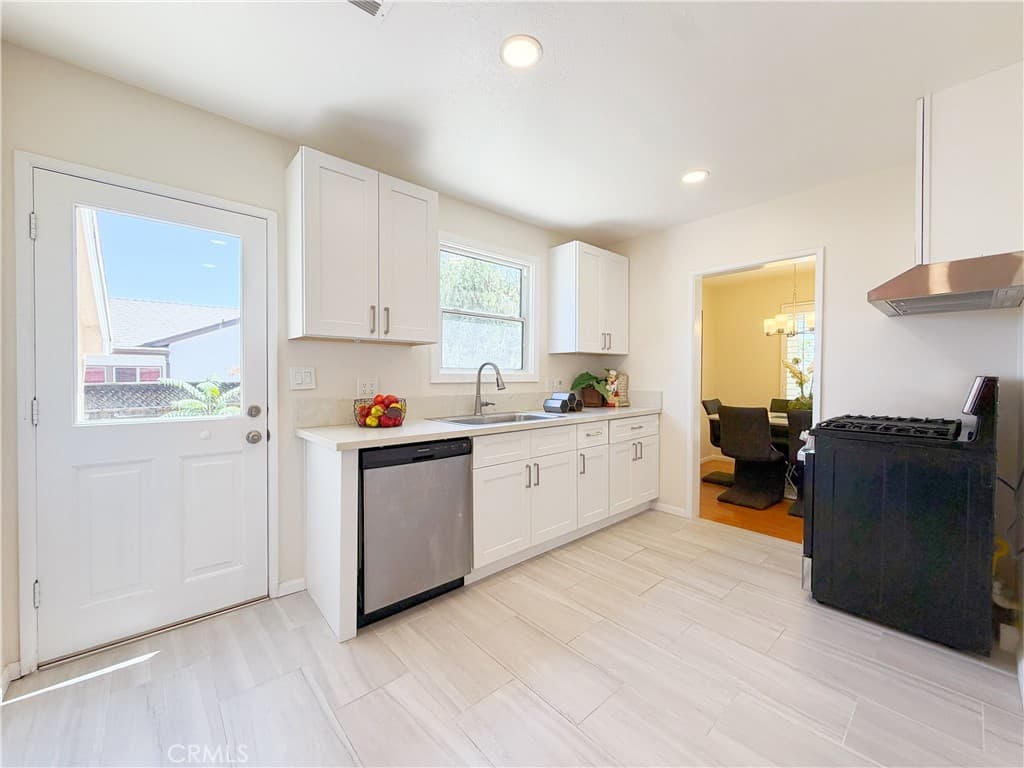 Home at 533 Geneva, Claremont — photo 10 of 12