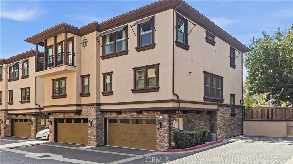 Townhouse at 656 W Huntington O-1, Arcadia — photo 9 of 12