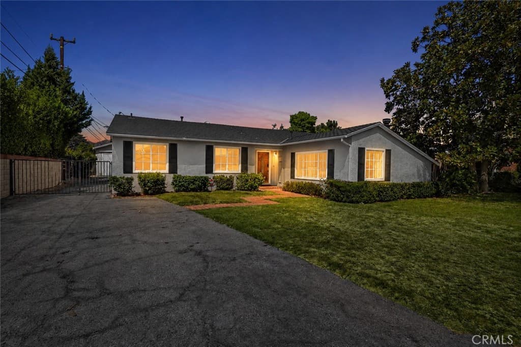 Home at 151 E Wistaria, Arcadia — photo 1 of 12