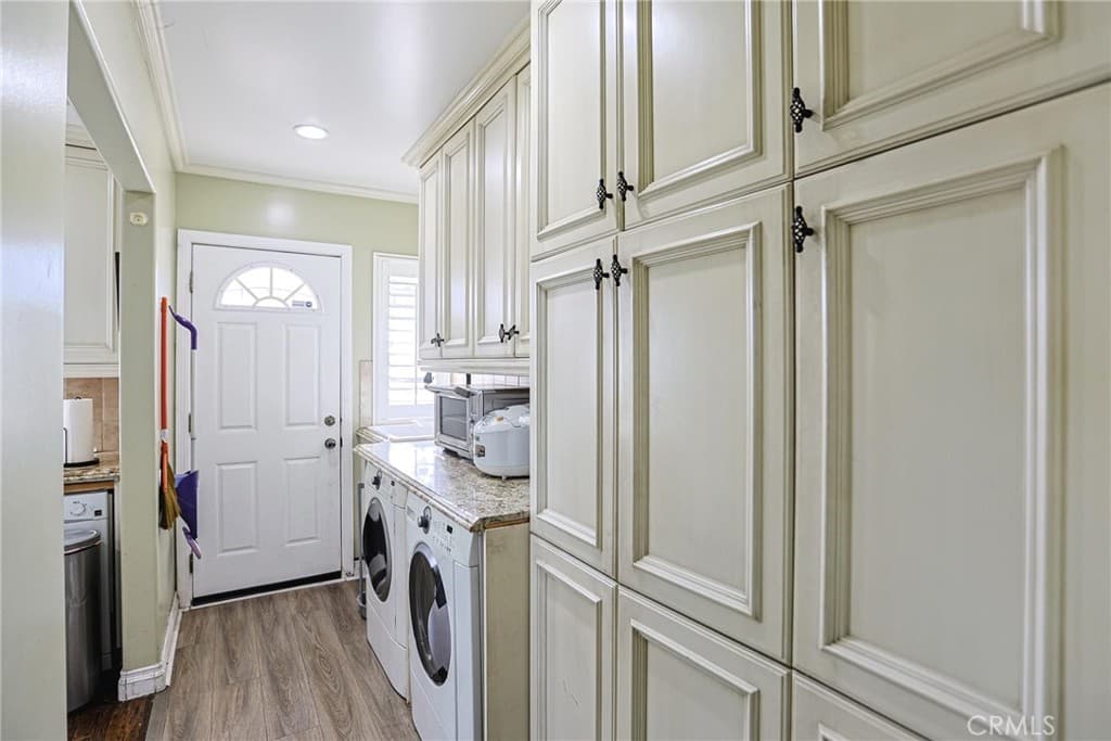 Home at 313 E 11th, Azusa — photo 11 of 12
