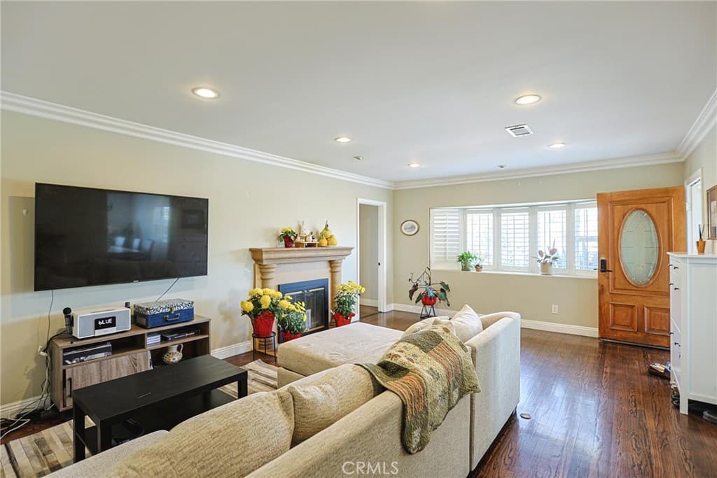 Home at 313 E 11th, Azusa — photo 12 of 12