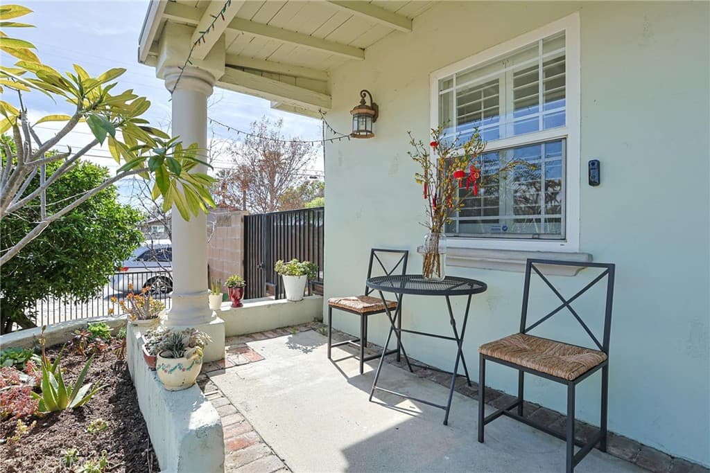 Home at 313 E 11th, Azusa — photo 5 of 12