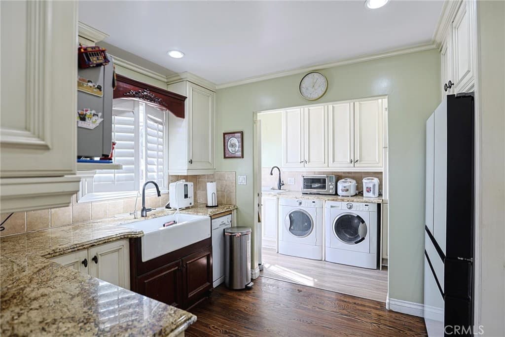 Home at 313 E 11th, Azusa — photo 8 of 12