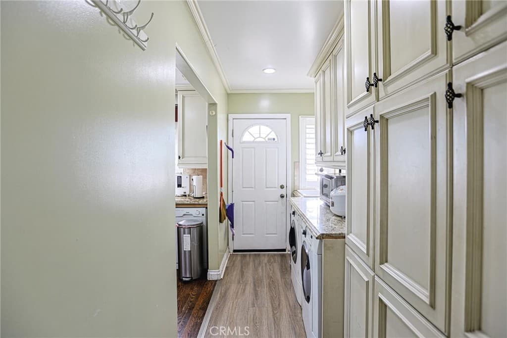 Home at 313 E 11th, Azusa — photo 10 of 12