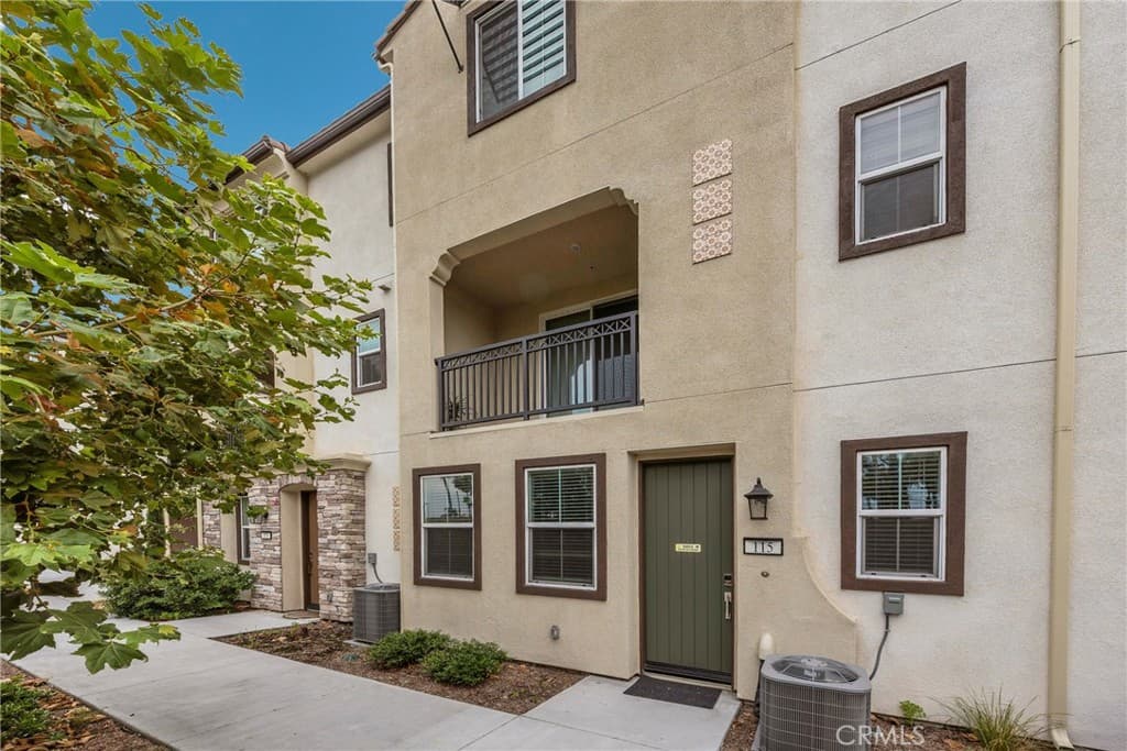 Townhouse at 115 Colorado, Pomona — photo 3 of 12