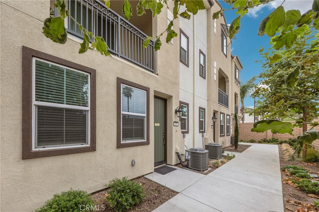 Townhouse at 115 Colorado, Pomona — photo 4 of 12