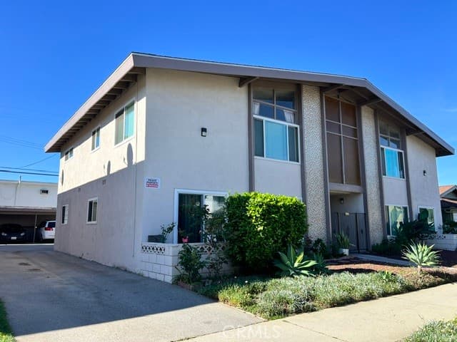 Home at 236 E Navilla, Covina — photo 1 of 5