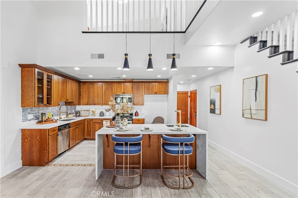 Condo at 142 N Vermont ave B, Glendora — photo 11 of 12