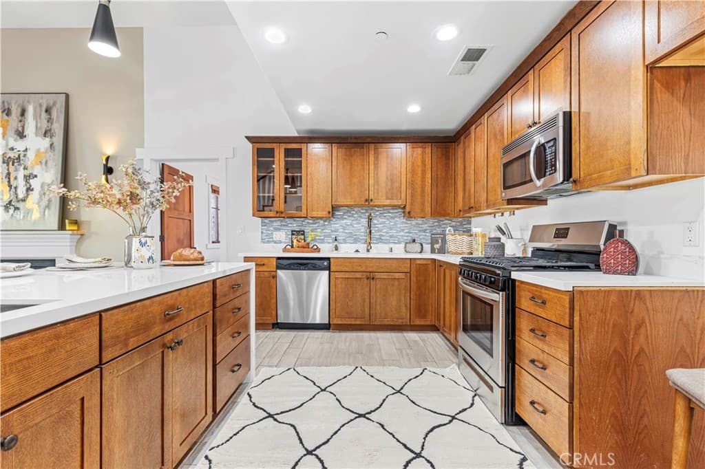 Condo at 142 N Vermont ave B, Glendora — photo 8 of 12