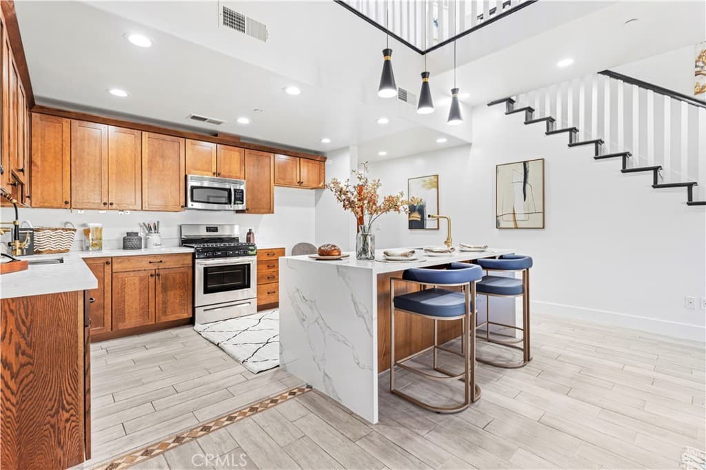 Condo at 142 N Vermont ave B, Glendora — photo 9 of 12