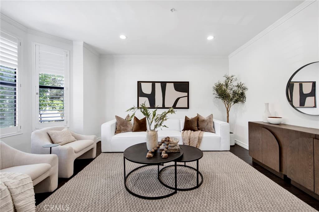 Townhouse at 464 Mariposa, Sierra Madre — photo 3 of 12