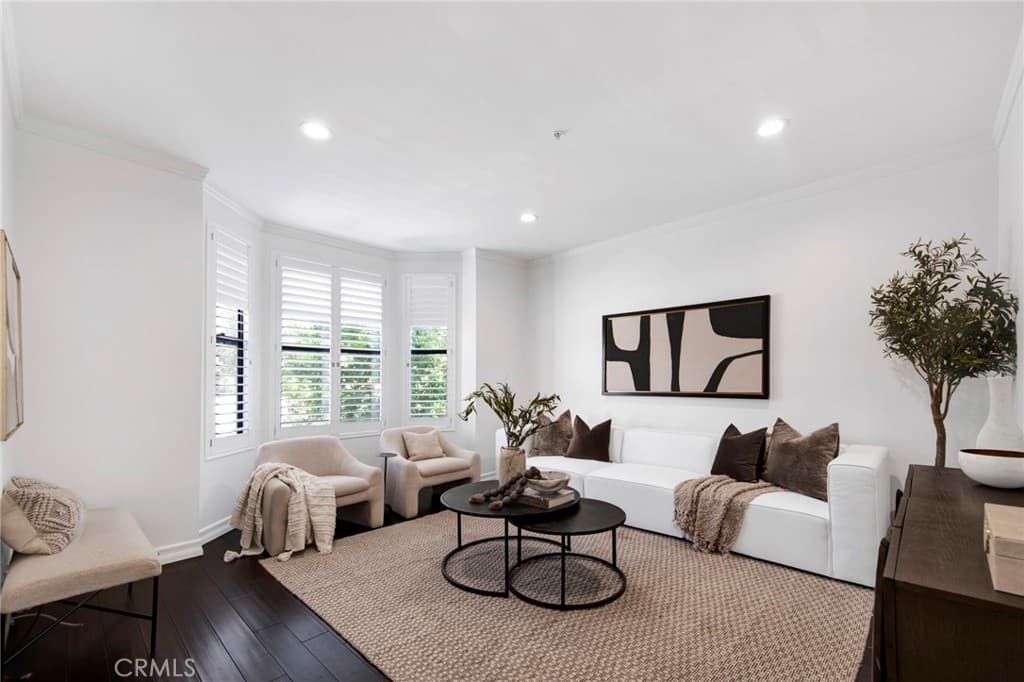 Townhouse at 464 Mariposa, Sierra Madre — photo 4 of 12