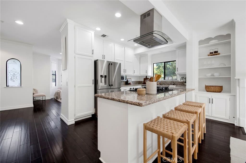Townhouse at 464 Mariposa, Sierra Madre — photo 5 of 12