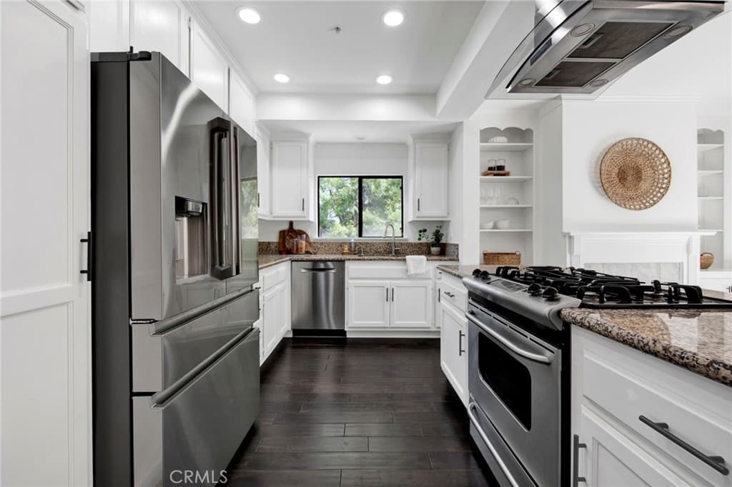 Townhouse at 464 Mariposa, Sierra Madre — photo 6 of 12