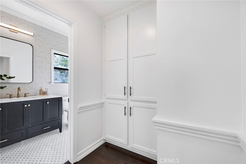 Townhouse at 464 Mariposa, Sierra Madre — photo 10 of 12