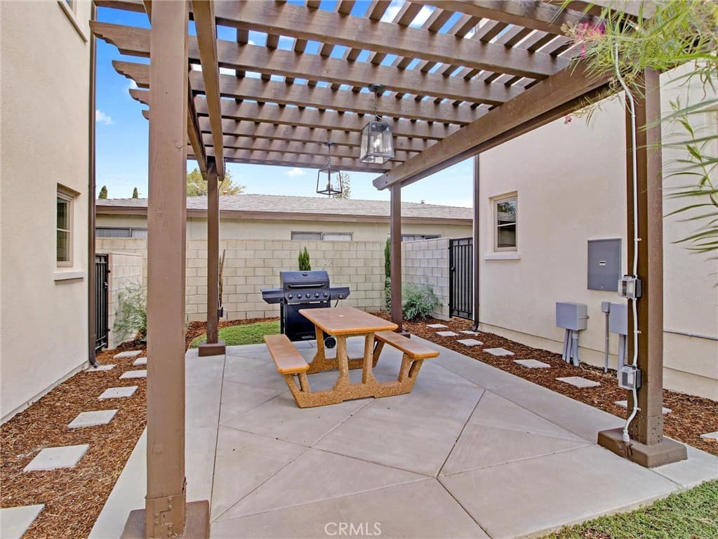 Townhouse at 4437 Stewart E, Baldwin Park — photo 11 of 12