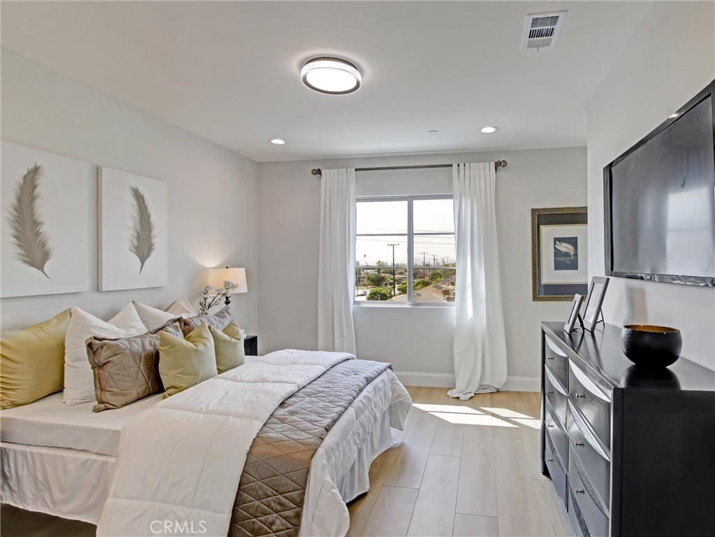Townhouse at 4437 Stewart F, Baldwin Park — photo 2 of 11