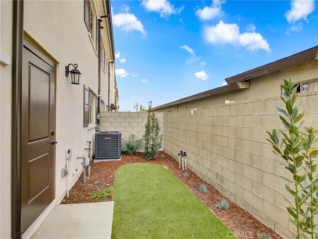 Townhouse at 4437 Stewart F, Baldwin Park — photo 9 of 11