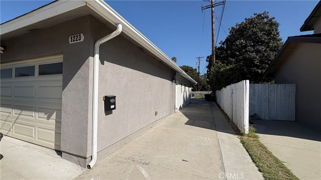Home at 1221 1223 Magnis Street, Arcadia — photo 2 of 6