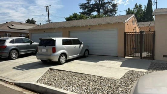 Home at 305 E Camino Real, Monrovia — photo 3 of 6
