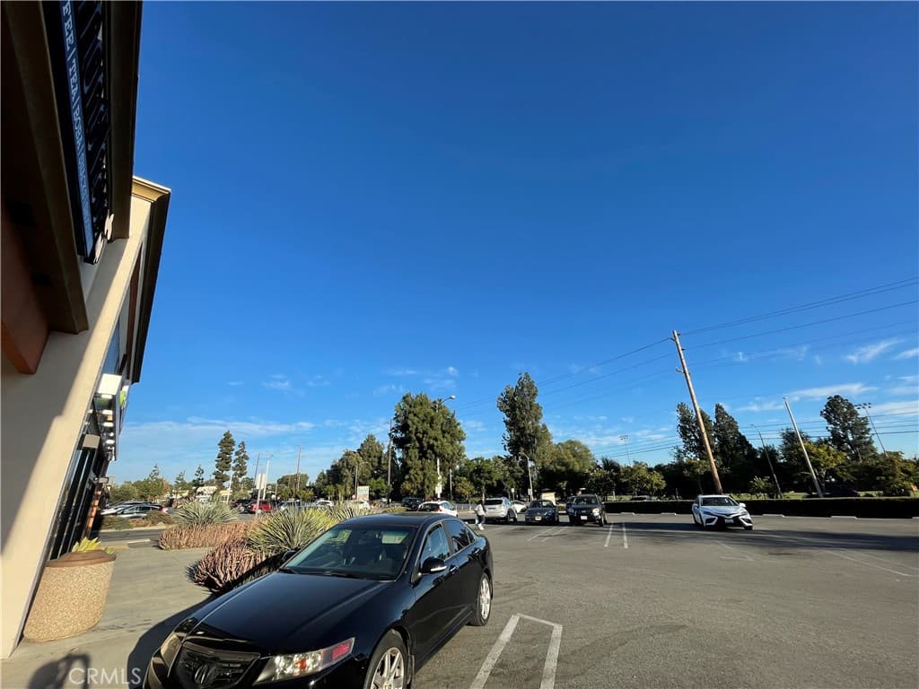 Home at 909 W Foothill Boulevard, Claremont — photo 4 of 7