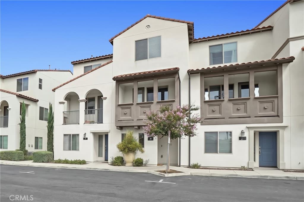 Condo at 18 Bedford Court, Arcadia — photo 2 of 12