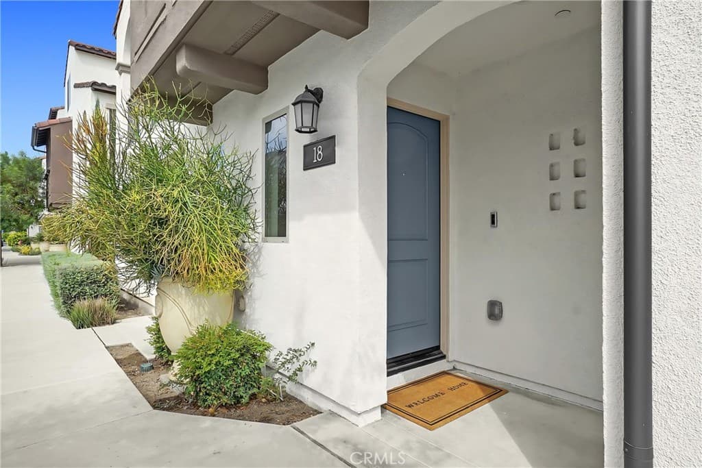 Condo at 18 Bedford Court, Arcadia — photo 3 of 12