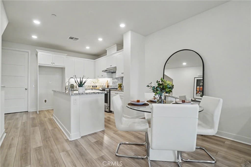 Condo at 18 Bedford Court, Arcadia — photo 6 of 12