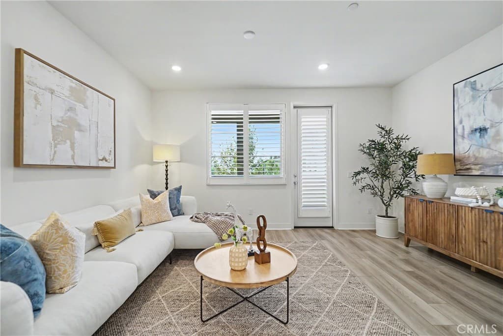 Condo at 18 Bedford Court, Arcadia — photo 7 of 12